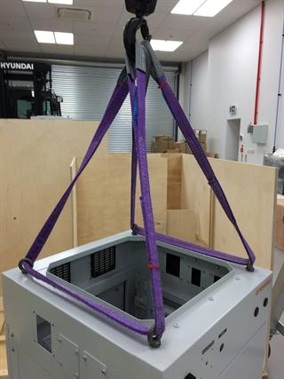 Slinging cabinet for lifting
