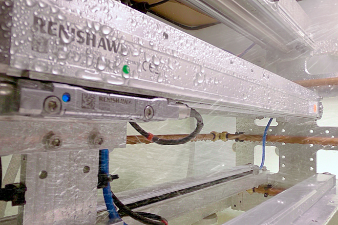 在防护等级 (IP) 测试环境中被水滴覆盖的FORTiS光栅