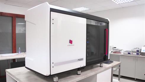 病理学实验室中的P1000数字切片扫描仪