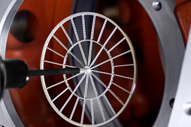 增材制造的盘形测针正在检测工件