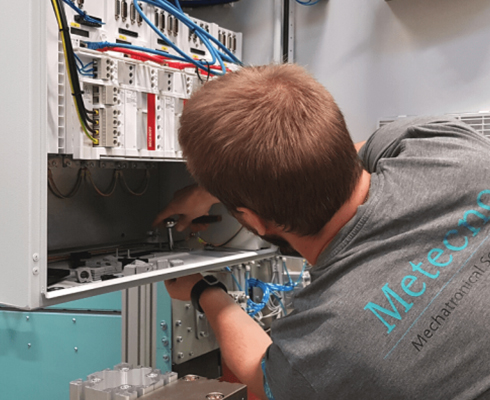 Metecno Oy engineer assembling a CNC machine