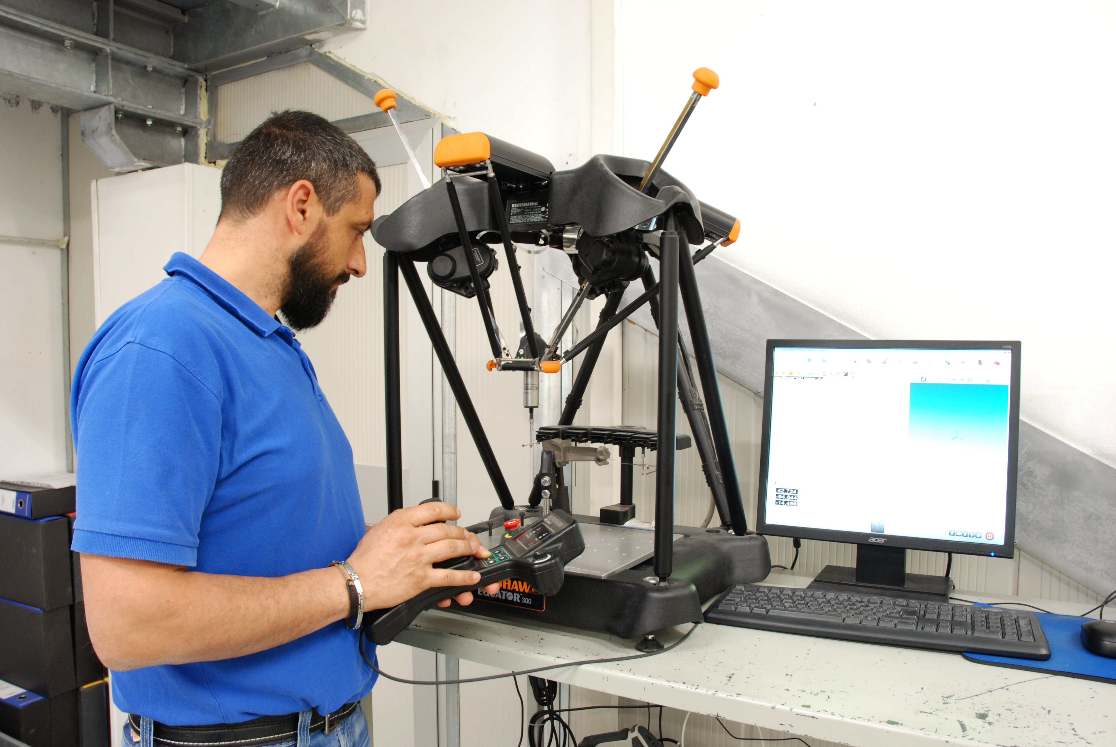 maurizio rullo正在使用equator比对仪