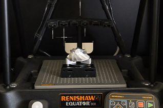 安装在Equator测量仪上的测量夹具卡盘，用于固定工件