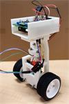 东京电机大学工学部的学生设计的两轮自平衡机器人小车