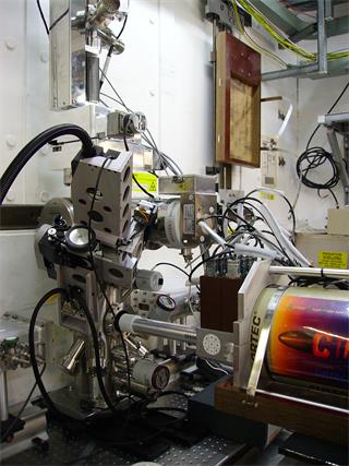 Custom XAFS-Raman solution in use at a synchrotron